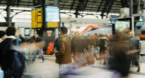 Aggressione a Genova: Capotreno Accoltellato Durante il Servizio